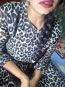 Snapshot of Shalini_telugu09 chatting on 05-11-26, 01:50 Shalini telugu09 online show from 05-11-26, 01:50