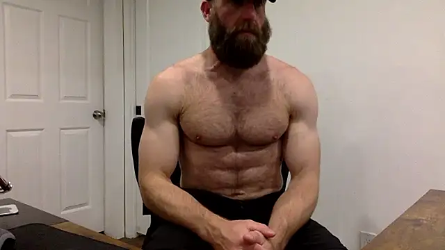 Snapshot of clarkefit chatting on 10-01-25, 01:00 clarkefit online show from 10-01-25, 01:00