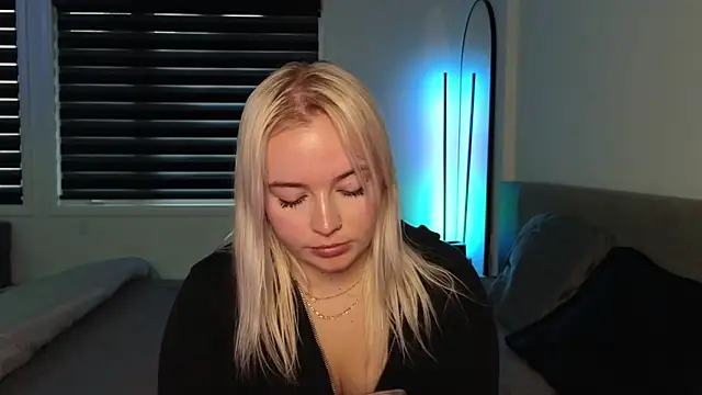 margot robbie7 online show from 10-23-25, 10:08