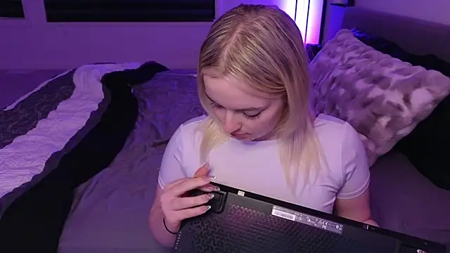margot robbie7 online show from 05-20-26, 01:56