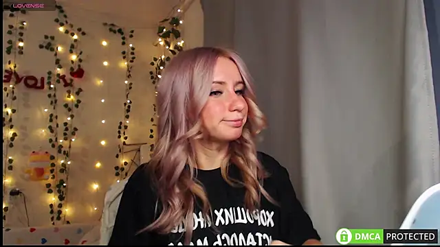 Mia  Kitty online show from 09-21-25, 03:46