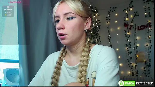 Mia  Kitty online show from 10-17-25, 12:30