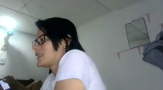 Snapshot of ClinkingTwirp chatting on 03-15-25, 12:15 ClinkingTwirp online show from 03-15-25, 12:15