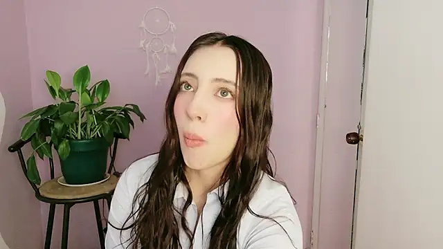 Snapshot of Rebbecawhite_meow chatting on 05-18-26, 02:23 Rebbecawhite meow online show from 05-18-26, 02:23