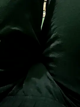 Snapshot of royall_queen chatting on 03-19-25, 08:45 royall queen online show from 03-19-25, 08:45