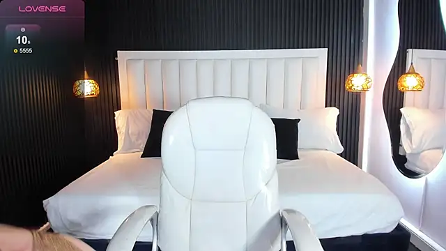 Snapshot of MartinaGracex chatting on 11-22-25, 11:15 MartinaGracex online show from 11-22-25, 11:15