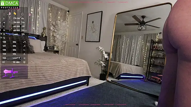 LoveMoScarlett online show from 10-30-25, 04:03