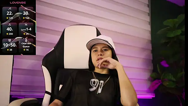 Danaa Rouse online show from 11-13-25, 01:15