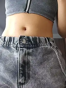 Snapshot of Miss-Dannie chatting on 12-16-25, 04:34 Miss-Dannie online show from 12-16-25, 04:34