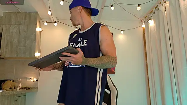 Ryannblue07 online show from 11-06-25, 01:17