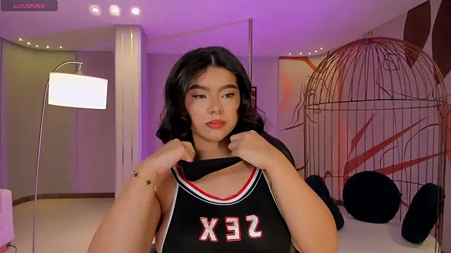 Snapshot of CandaseRussell chatting on 10-30-25, 08:31 CandaseRussell online show from 10-30-25, 08:31