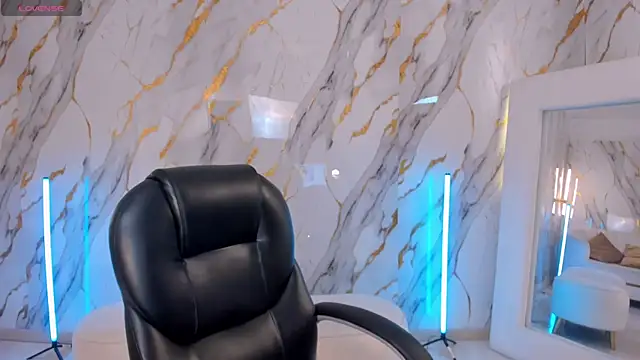 Snapshot of CandaseRussell chatting on 11-26-25, 07:37 CandaseRussell online show from 11-26-25, 07:37