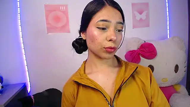 Emilybutterfly1 online show from 12-14-25, 02:39