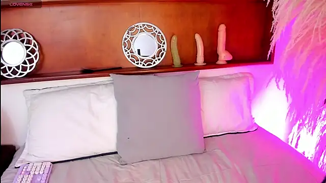 Snapshot of Eimmy_bm chatting on 03-21-25, 09:23 Eimmy bm online show from 03-21-25, 09:23