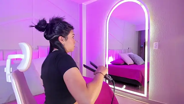 Snapshot of Eimmy_bm chatting on 10-12-25, 11:09 Eimmy bm online show from 10-12-25, 11:09