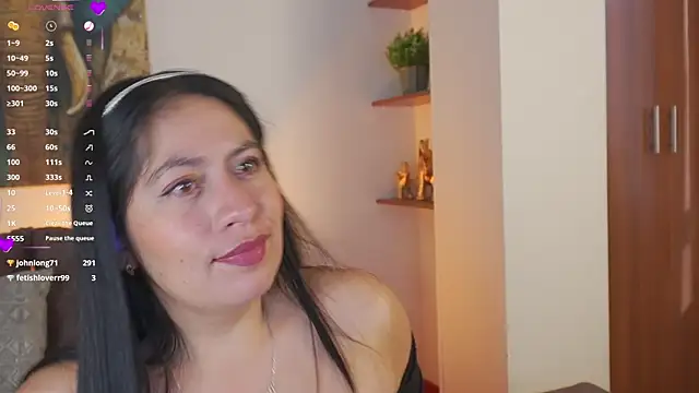 Snapshot of AliceCorner chatting on 12-19-25, 12:45 AliceCorner online show from 12-19-25, 12:45