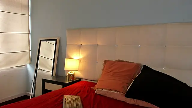 Snapshot of Moon__April chatting on 09-08-25, 08:08 Moon April online show from 09-08-25, 08:08