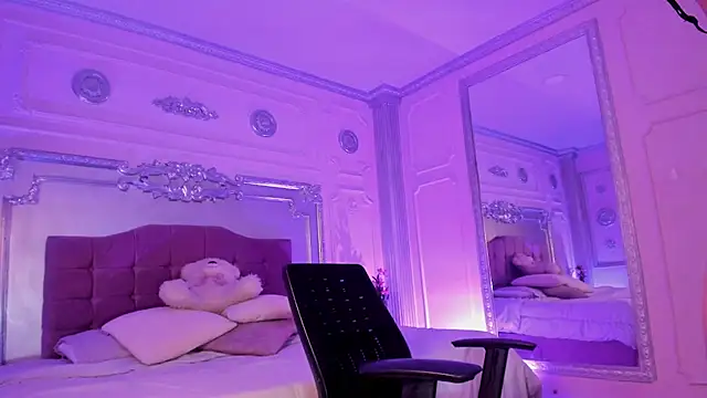 KatianPierce online show from 11-25-25, 07:25