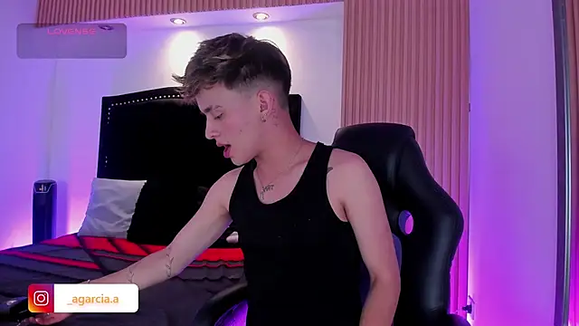 LiamWildx20 online show from 04-25-26, 04:26