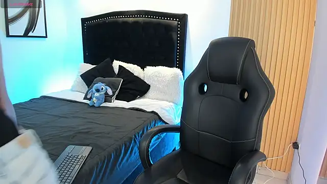LiamWildx20 online show from 07-24-26, 04:43