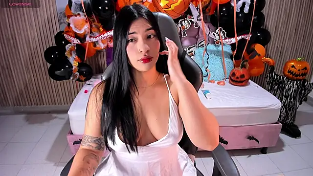 Nicolee19 online show from 11-08-25, 10:59