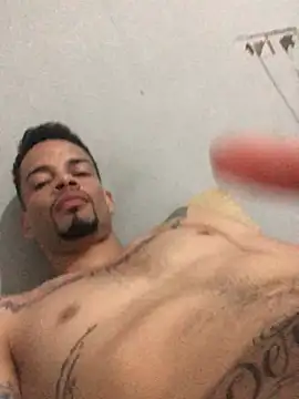 Snapshot of HenriquePhn chatting on 03-31-26, 12:34 HenriquePhn online show from 03-31-26, 12:34