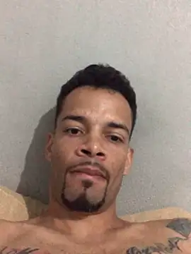 Snapshot of HenriquePhn chatting on 03-31-26, 03:34 HenriquePhn online show from 03-31-26, 03:34