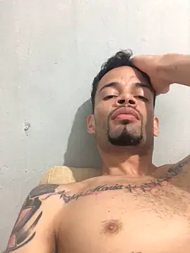 Snapshot of HenriquePhn chatting on 04-05-26, 03:26 HenriquePhn online show from 04-05-26, 03:26