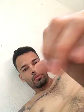 Snapshot of HenriquePhn chatting on 05-29-26, 11:41 HenriquePhn online show from 05-29-26, 11:41