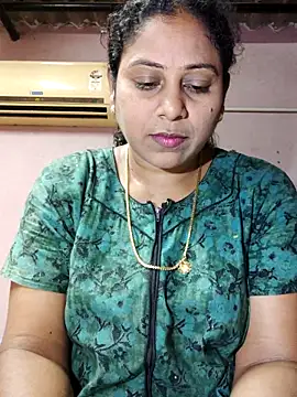 JENNIFERtamil online show from 05-25-26, 07:47