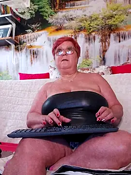 QueenPammy1 online show from 02-18-25, 06:37