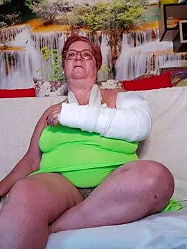 QueenPammy1 online show from 02-25-25, 06:58