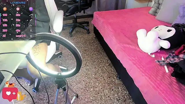 cherryboom23 online show from 04-12-26, 06:02