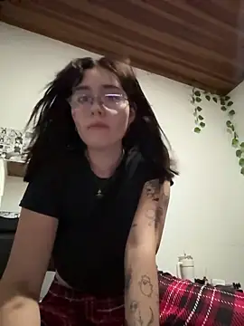 Snapshot of MitsuChan_ chatting on 12-16-25, 05:23 MitsuChan online show from 12-16-25, 05:23