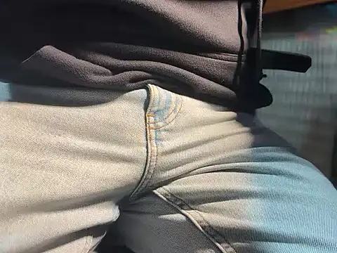 Snapshot of Max_965 chatting on 11-15-25, 06:48 Max 965 online show from 11-15-25, 06:48