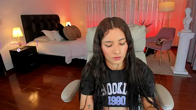 hanna mils online show from 05-28-26, 04:32