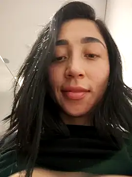 Snapshot of Elowyn chatting on 02-19-26, 11:23 Elowyn online show from 02-19-26, 11:23