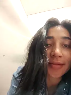 Snapshot of Elowyn chatting on 02-27-26, 11:05 Elowyn online show from 02-27-26, 11:05