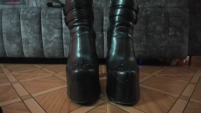 Snapshot of _LuanaDabbraccio chatting on 11-26-25, 01:56 LuanaDabbraccio online show from 11-26-25, 01:56