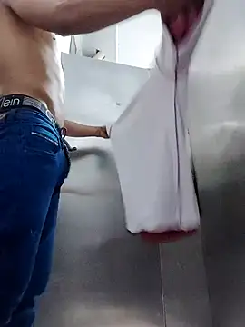 Snapshot of Pichoneterno chatting on 02-19-26, 11:23 Pichoneterno online show from 02-19-26, 11:23