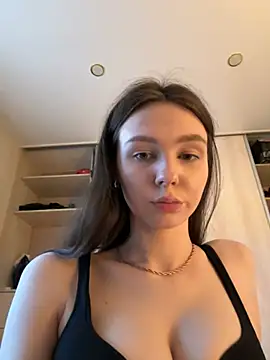 Snapshot of MilaBee chatting on 03-22-25, 12:14 MilaBee online show from 03-22-25, 12:14
