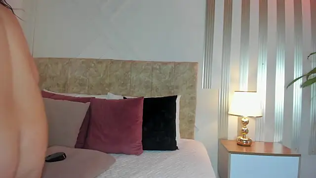 angelinarouse  online show from 10-20-25, 12:44