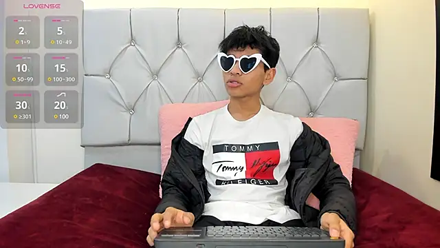 Snapshot of Ethan_Westt chatting on 03-21-25, 01:56 Ethan Westt online show from 03-21-25, 01:56