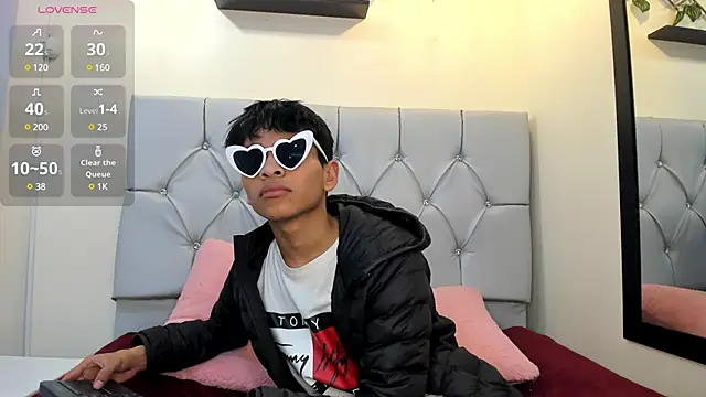 Snapshot of Ethan_Westt chatting on 03-21-25, 05:34 Ethan Westt online show from 03-21-25, 05:34