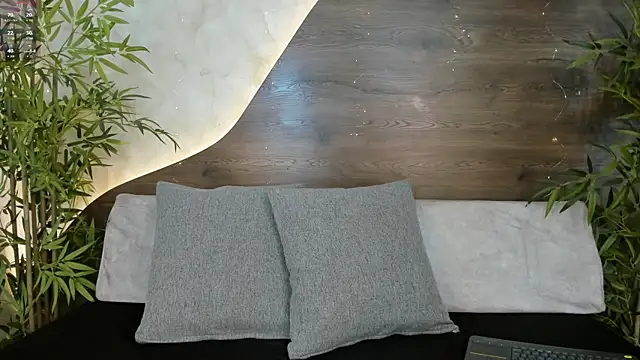 mia lacy  online show from 12-01-25, 08:03