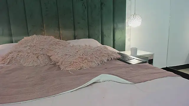 SaraJonness online show from 03-20-25, 05:02