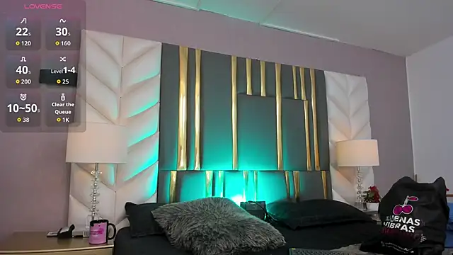 SaraJonness online show from 11-22-25, 01:10