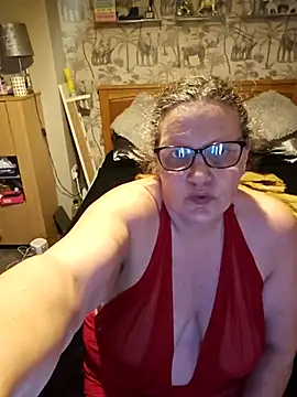 Snapshot of MissQueenBeex chatting on 03-08-26, 07:39 MissQueenBeex online show from 03-08-26, 07:39