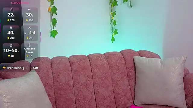 Snapshot of Daiana__prince chatting on 10-15-25, 01:17 Daiana  prince online show from 10-15-25, 01:17