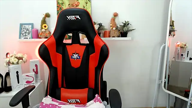 Lucky Lana online show from 11-24-25, 01:05